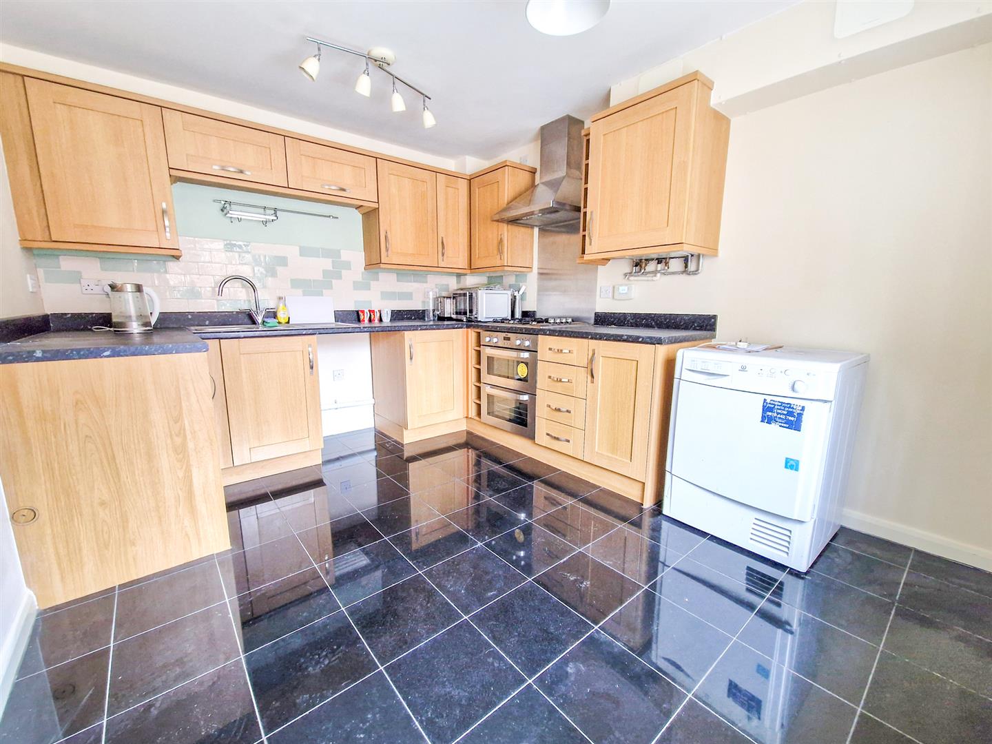 3 bed property in Woden Gardens, Bedford